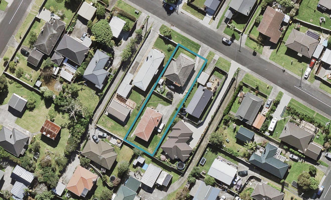 6 Taipari Road, Te Atatu Peninsula, Auckland - Carousel 1