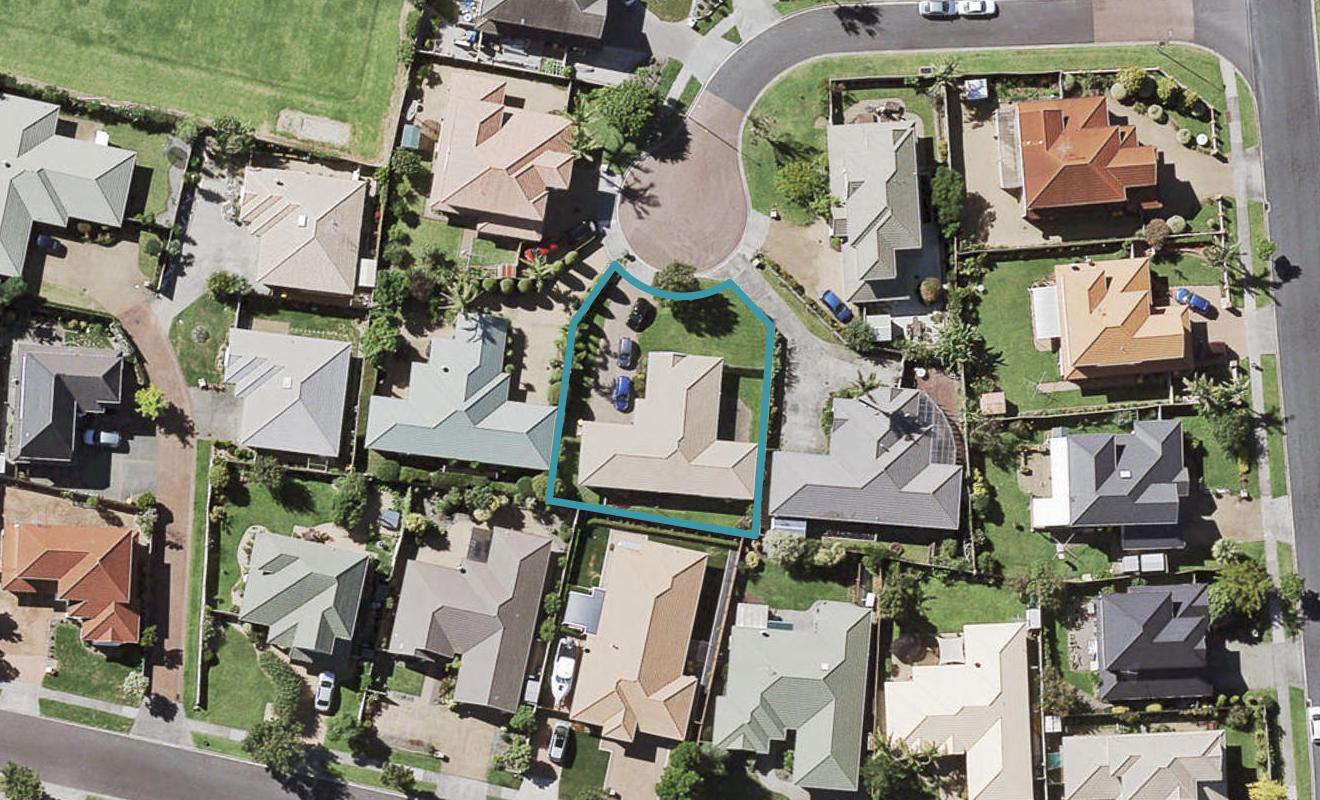 8 Belsomet Place, Golflands, Auckland - Carousel 1