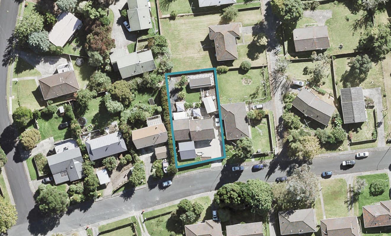 25 Nor'East Drive, Northcross, Auckland - Carousel 1