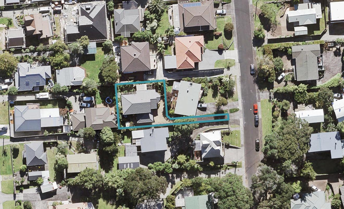 15B Harrybrook Road, Green Bay, Auckland - Carousel 1
