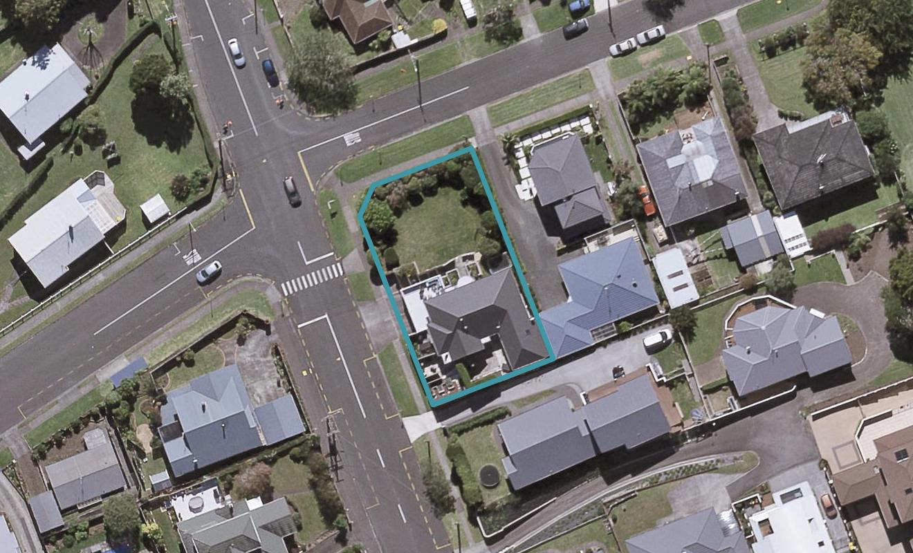 43 Paynters Avenue, Strandon, New Plymouth - Carousel 1
