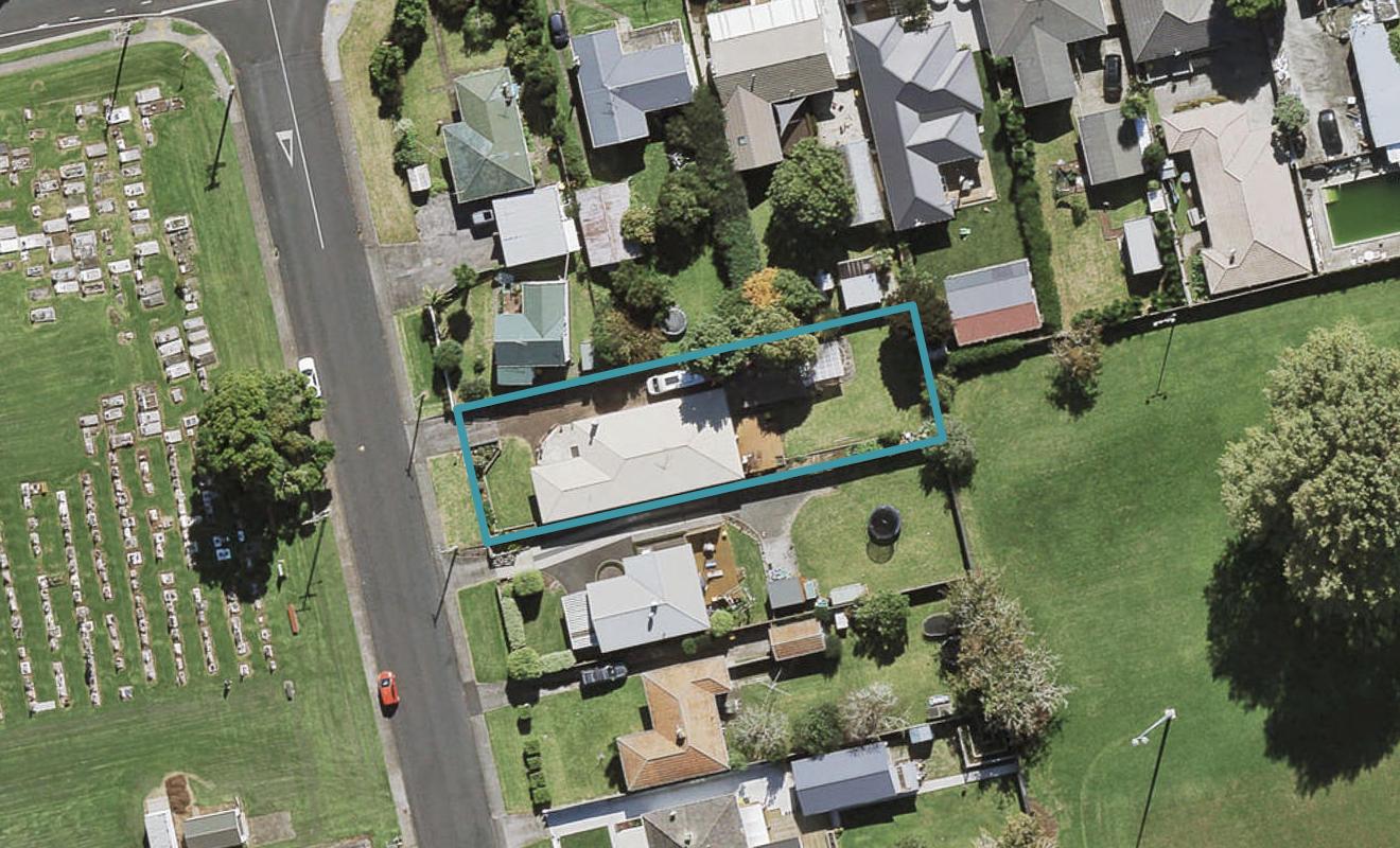 7 Woodward Avenue, Mangere Bridge, Auckland - Carousel 1