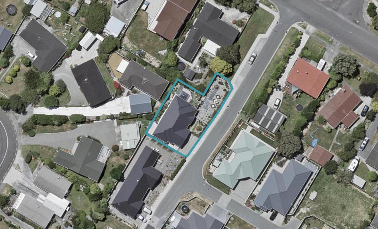 4 Saint Vincent Way, Waikanae - Carousel 1