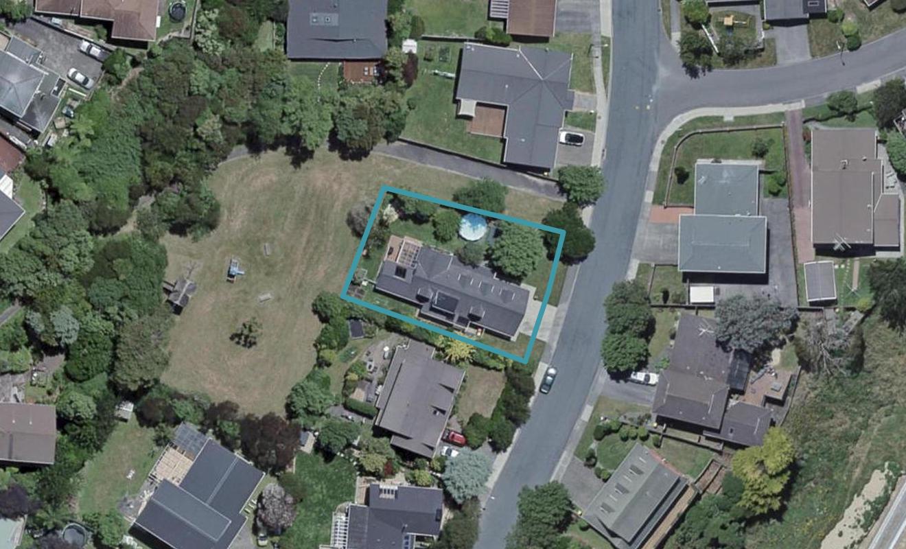 17 Burbank Crescent, Churton Park, Wellington - Carousel 1
