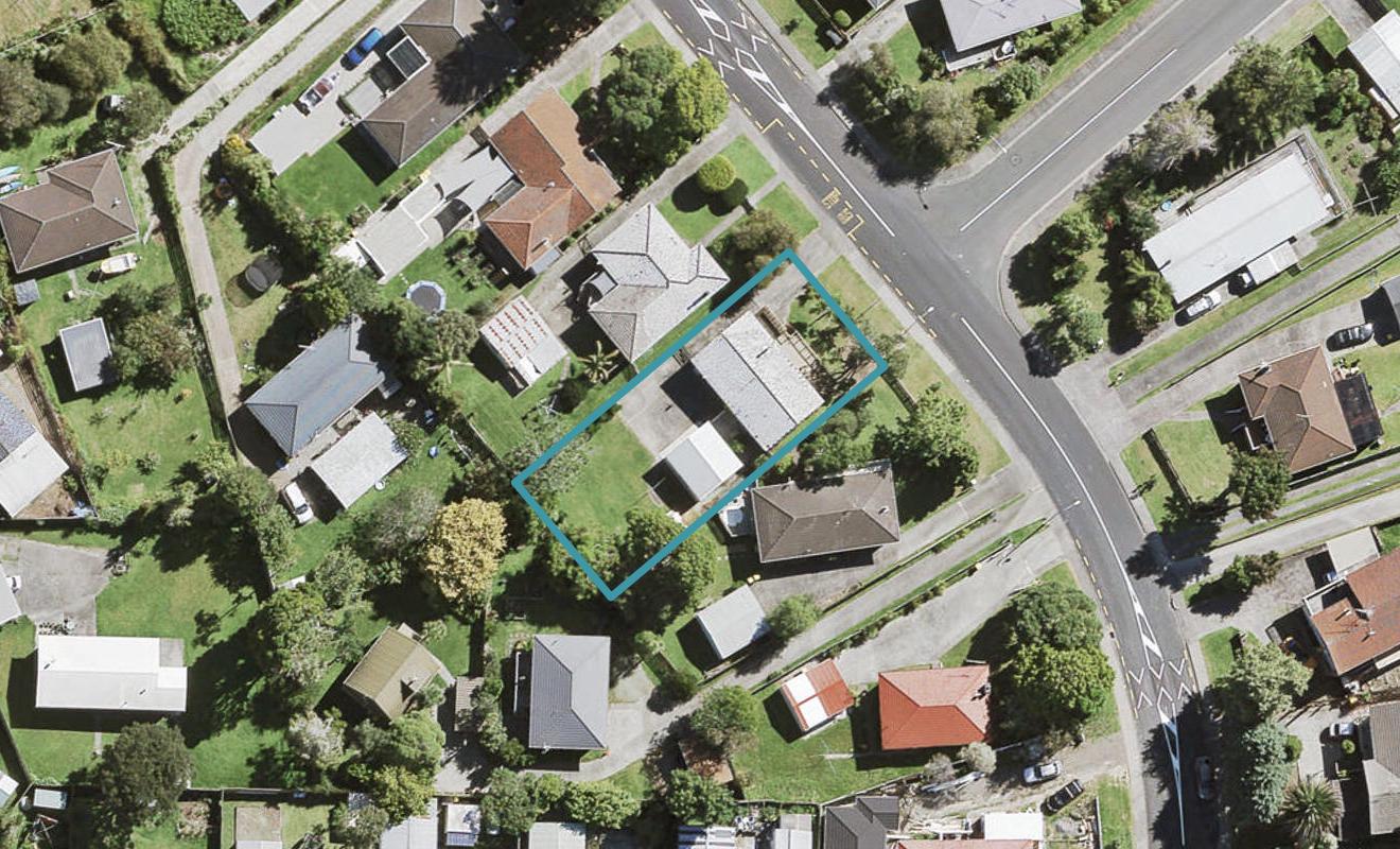 28 Castleford Street, Green Bay, Auckland - Carousel 1