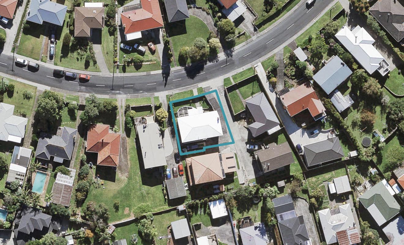 13 Tiroroa Avenue, Te Atatu South, Auckland - Carousel 1