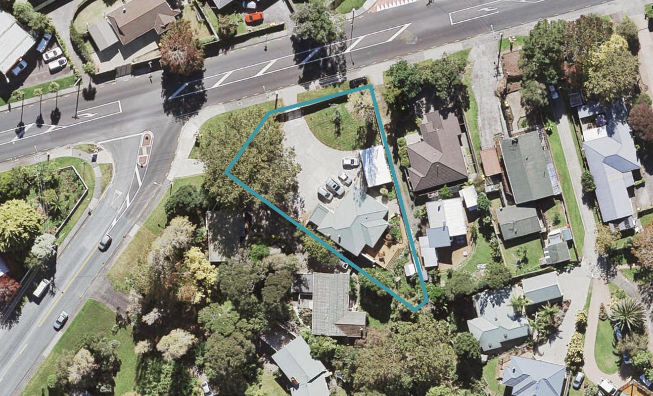 98 Godley Road, Green Bay, Auckland - Carousel 1