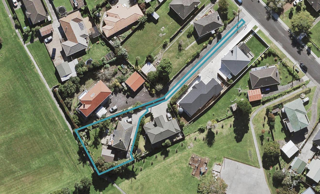 17 Mackenzie Street, Te Atatu South, Auckland - Carousel 1