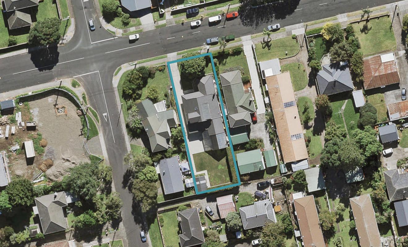 19 Mcintyre Road, Mangere Bridge, Auckland - Carousel 1