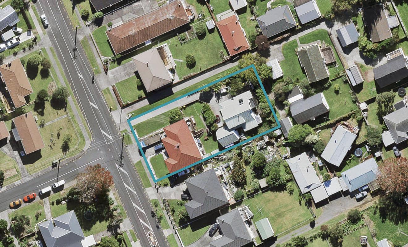 77 Flanshaw Road, Te Atatu South, Auckland - Carousel 1