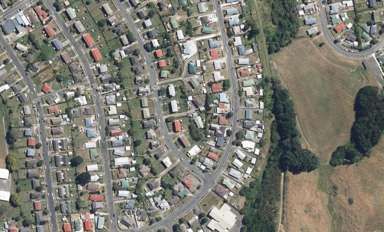 39 Aberfeldy Street, Cannons Creek, Porirua - Carousel 1