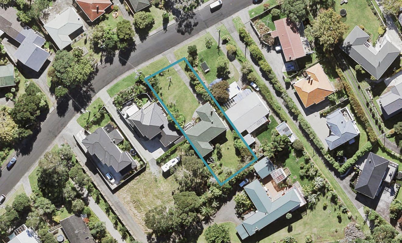 166 Cliff View Drive, Green Bay, Auckland - Carousel 1