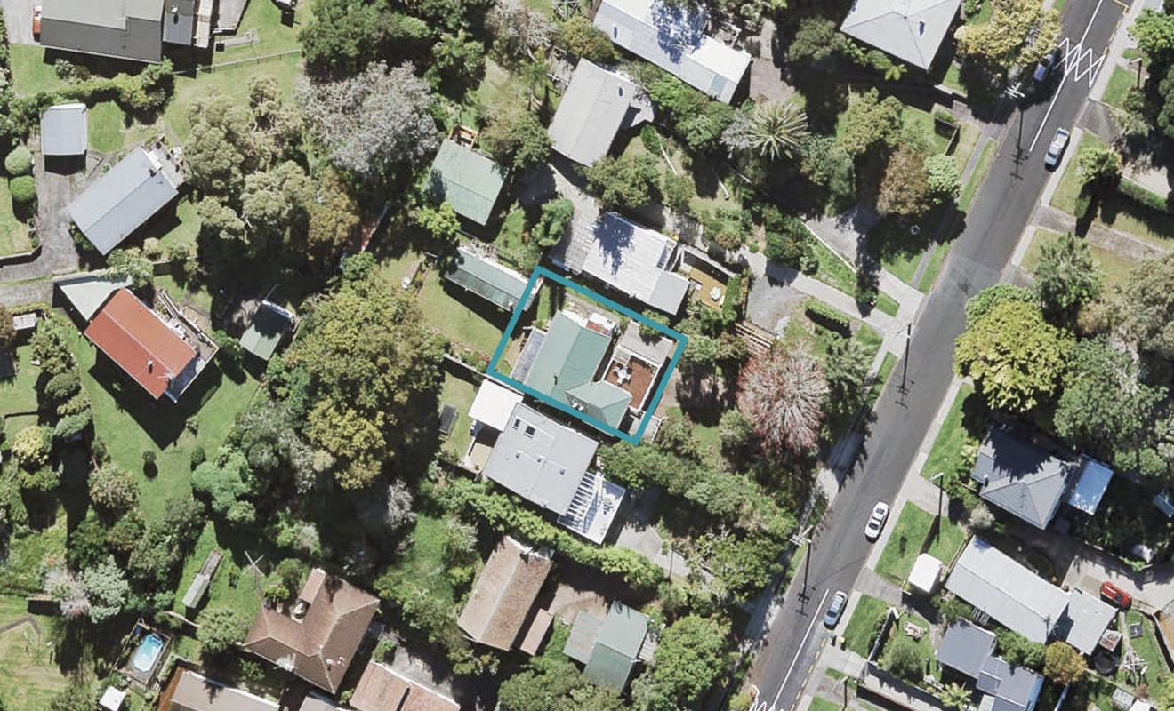 15 Stottholm Road, Titirangi, Auckland - Carousel 1