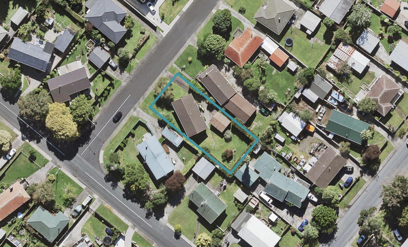 55 Thornlow Street, Glendene, Auckland - Carousel 1