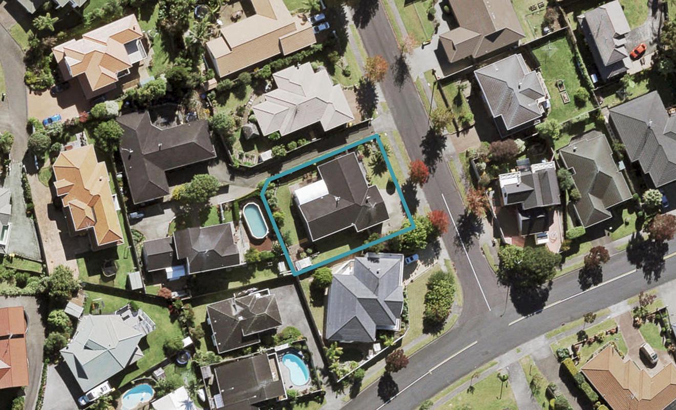 41 Whiting Grove, West Harbour, Auckland - Carousel 1