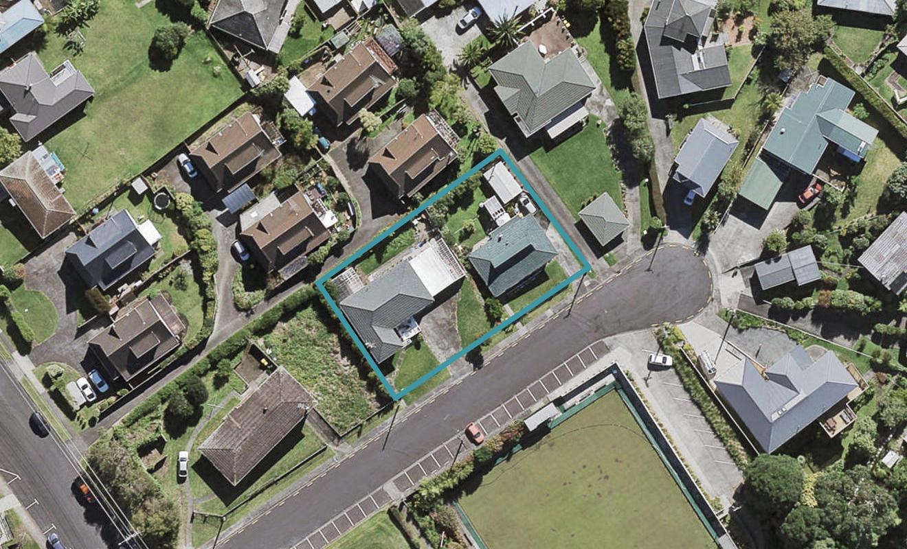 2/4 Ross Avenue, Glenfield, Auckland - Carousel 1