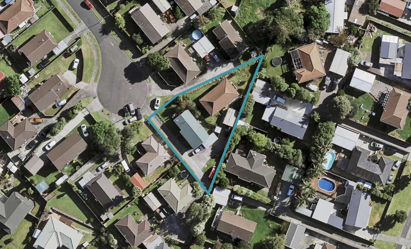 2/8 Sparrow Place, Weymouth, Auckland - Carousel 1