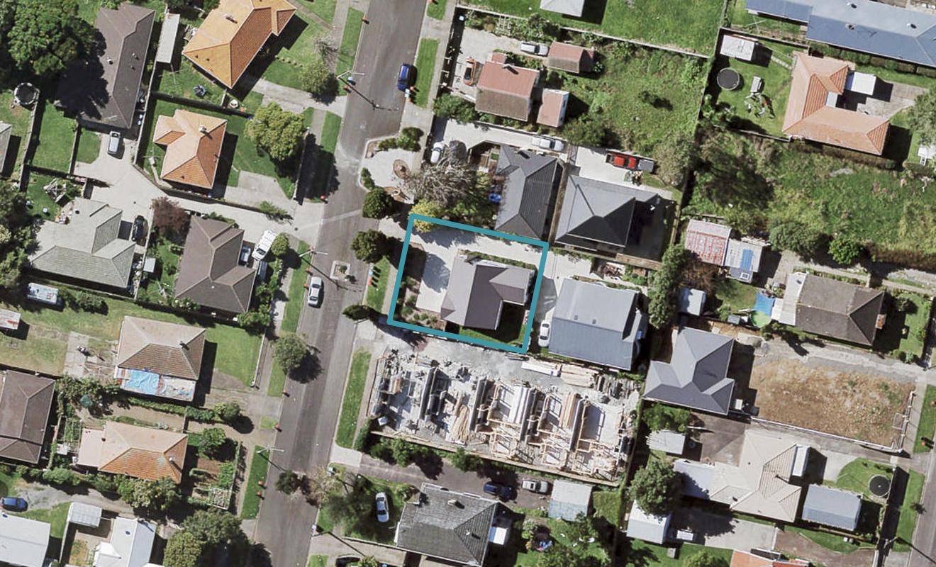 10A Ropata Avenue, Point England, Auckland - Carousel 1