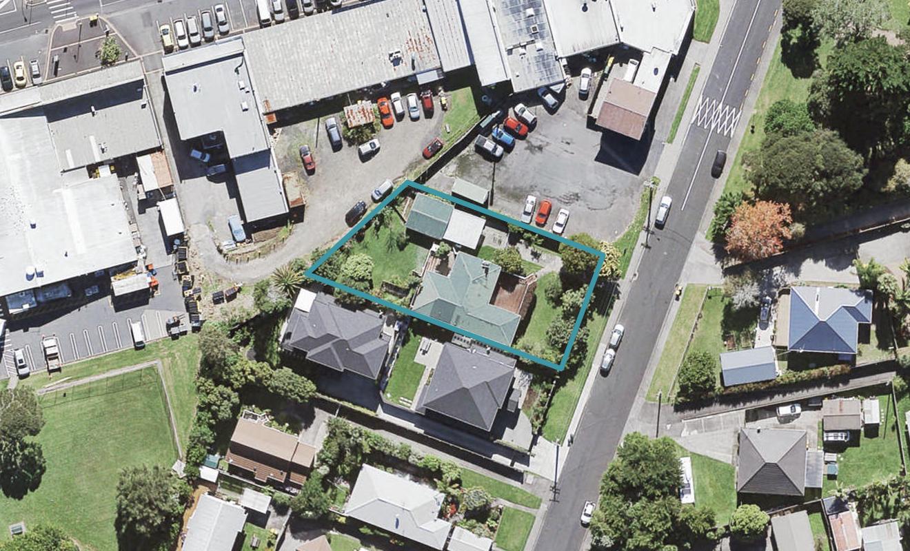 3 Vardon Road, Green Bay, Auckland - Carousel 1