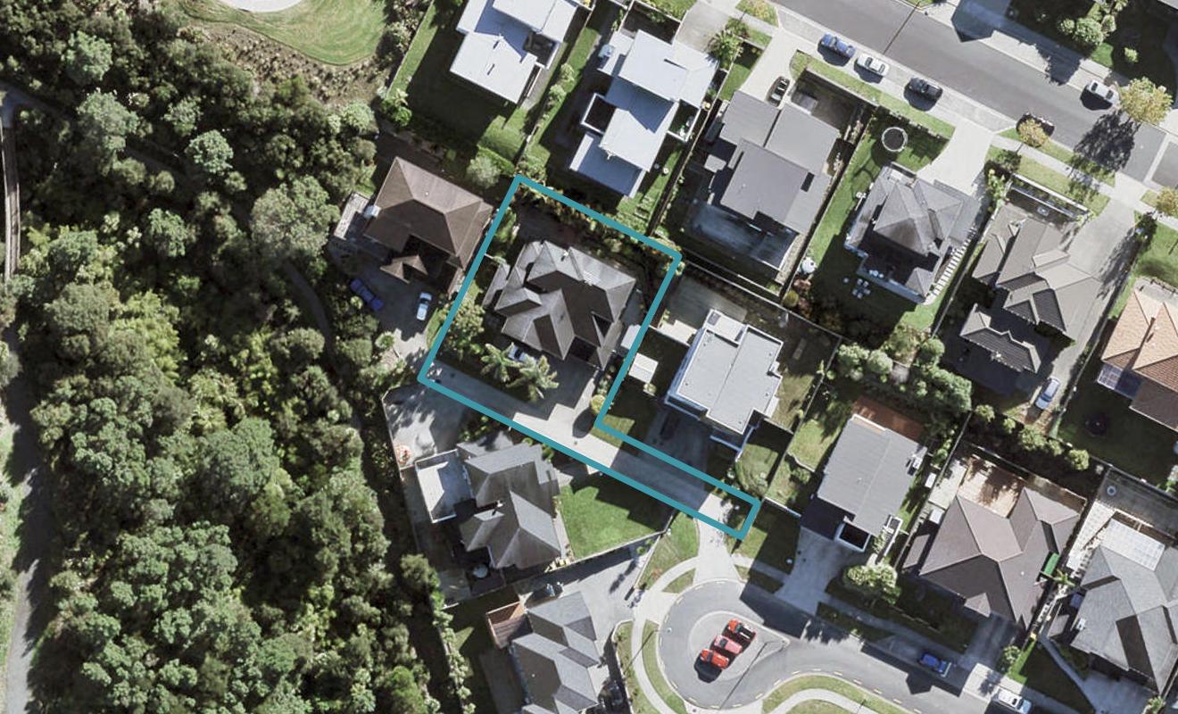 15 Lakeridge Close, Northcross, Auckland - Carousel 1