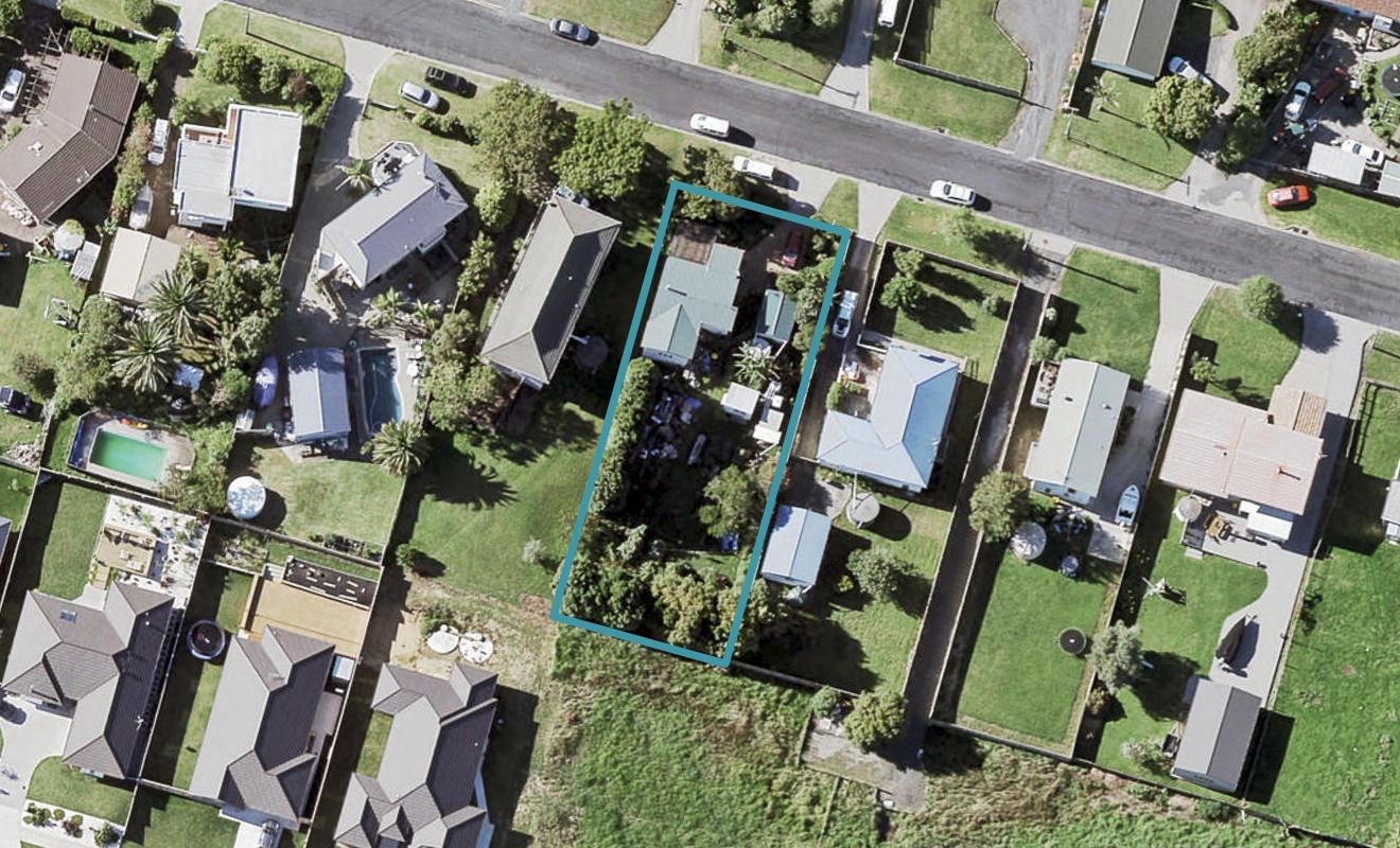 12 Karaka Road, Beachlands, Auckland - Carousel 1