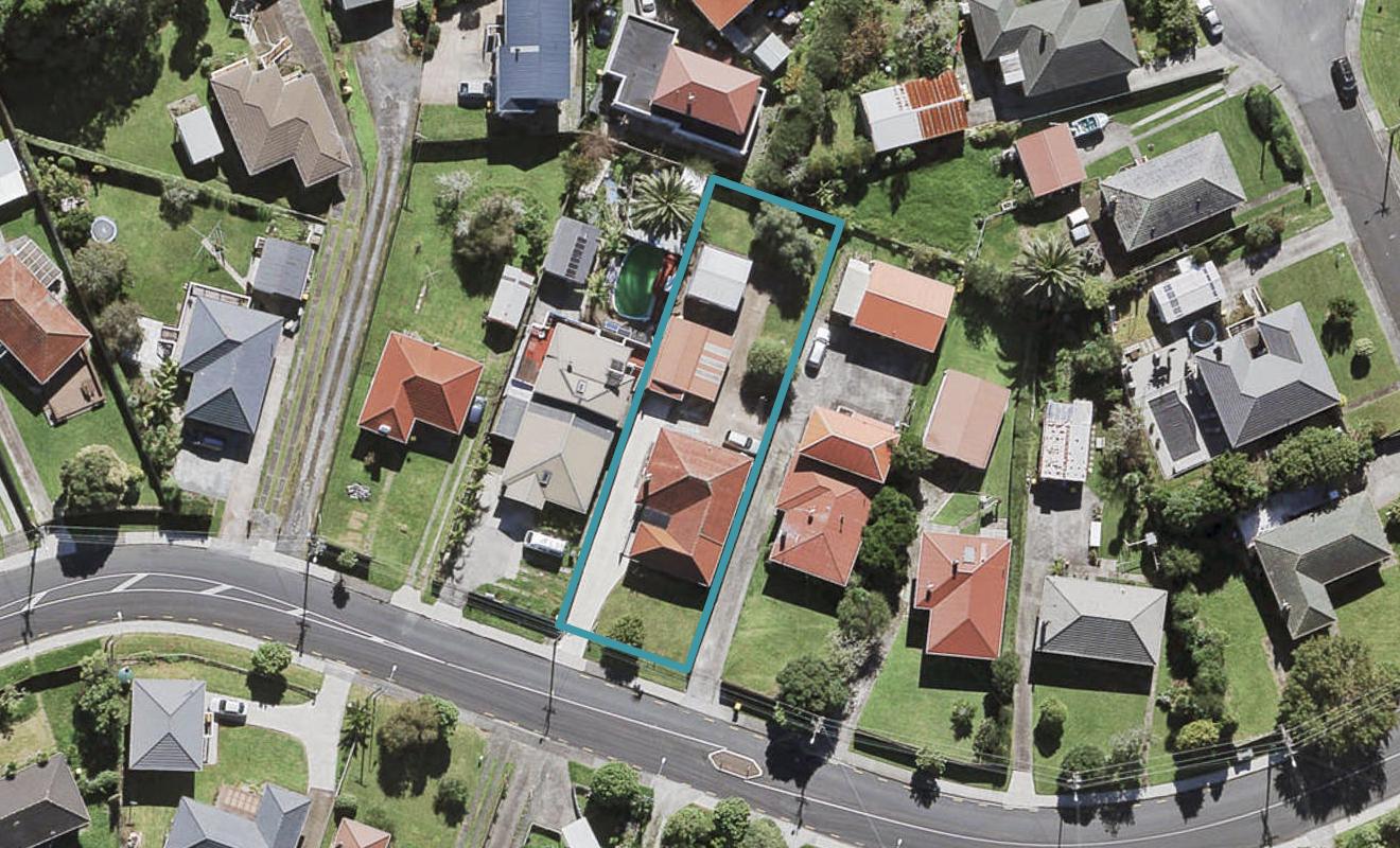 15 Vodanovich Road, Te Atatu South, Auckland - Carousel 1