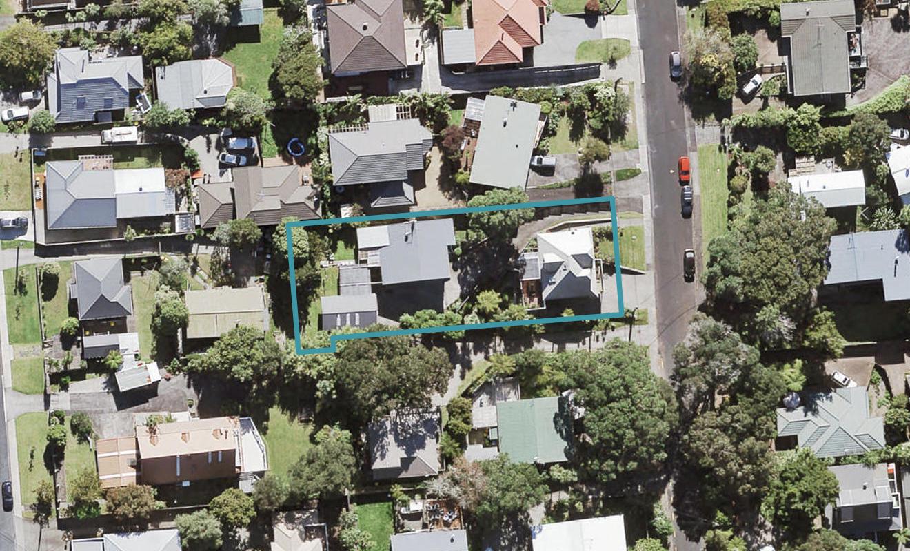 1/17 Harrybrook Road, Green Bay, Auckland - Carousel 1