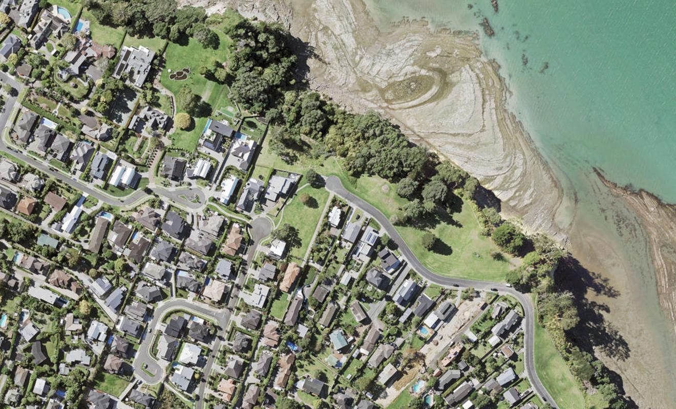 88 Marine Parade, Mellons Bay, Auckland - Carousel 1
