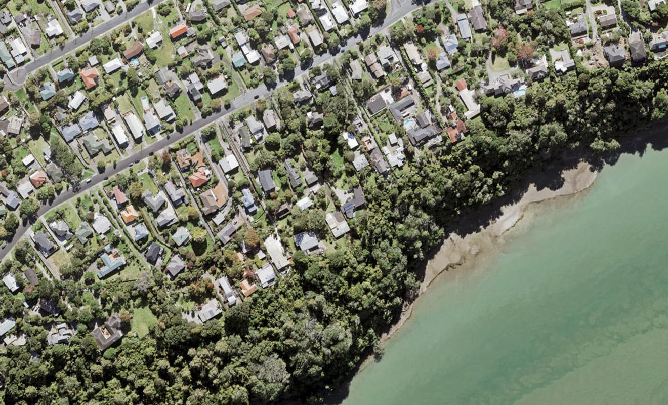 126 Cliff View Drive, Green Bay, Auckland - Carousel 1