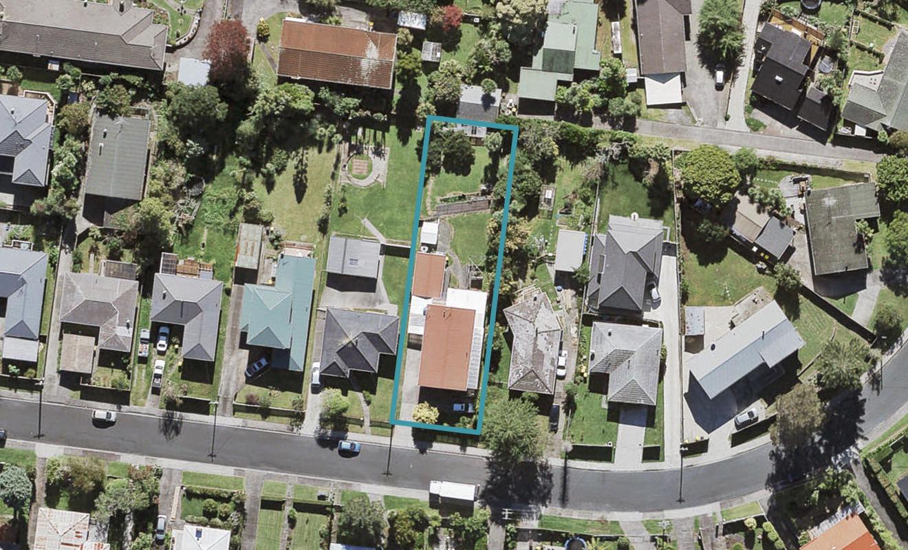 18 Cron Avenue, Te Atatu South, Auckland - Carousel 1