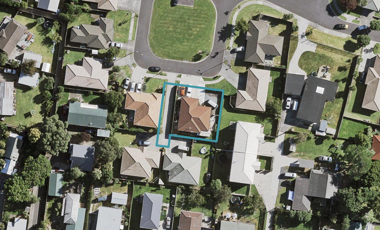 27 Piriti Place, Weymouth, Auckland - Carousel 1
