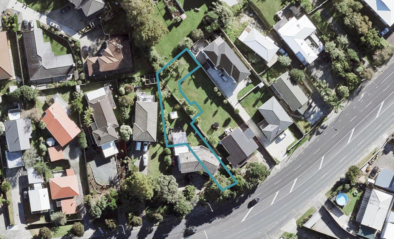 8/11 Oteha Valley Road, Northcross, Auckland - Carousel 1