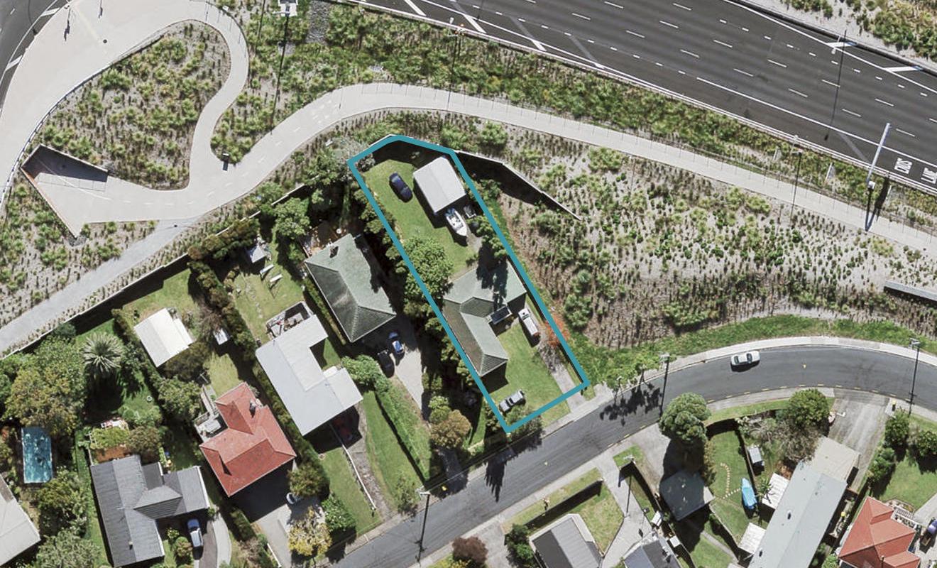 10 Alwyn Avenue, Te Atatu South, Auckland - Carousel 1