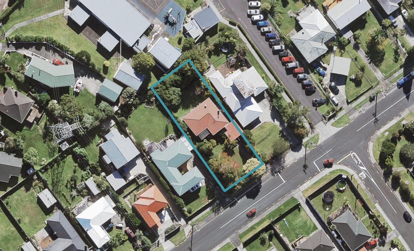 56 Roberts Road, Te Atatu South, Auckland - Carousel 1