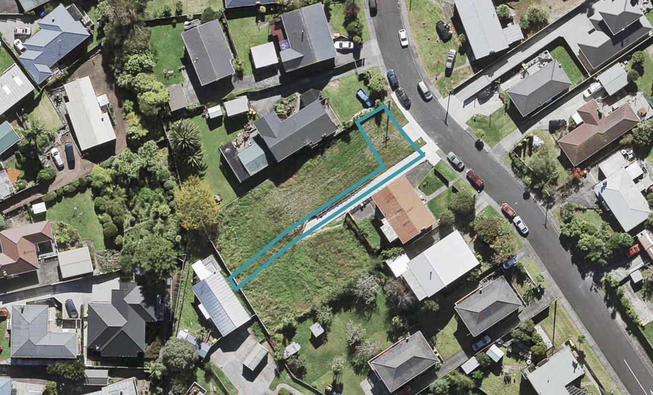 6/8 Sheehan Road, Te Atatu South, Auckland - Carousel 1