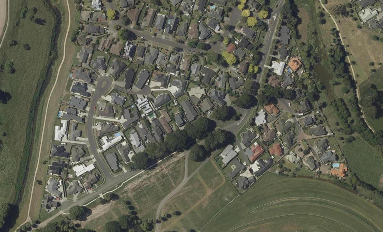 8 Grand Oaks Drive, Awapuni, Palmerston North - Carousel 1