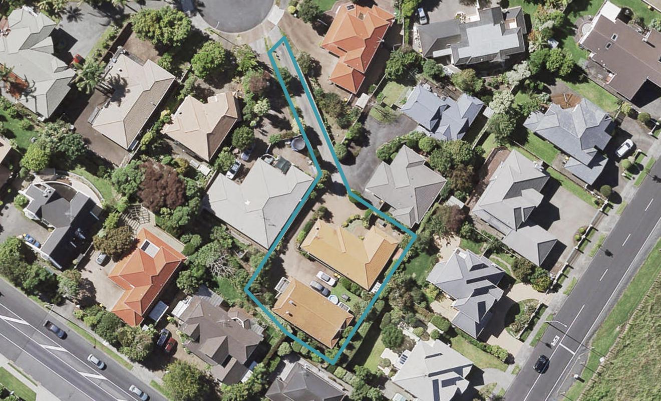 2/61 Wiltshire Place, Somerville, Manukau - Carousel 1
