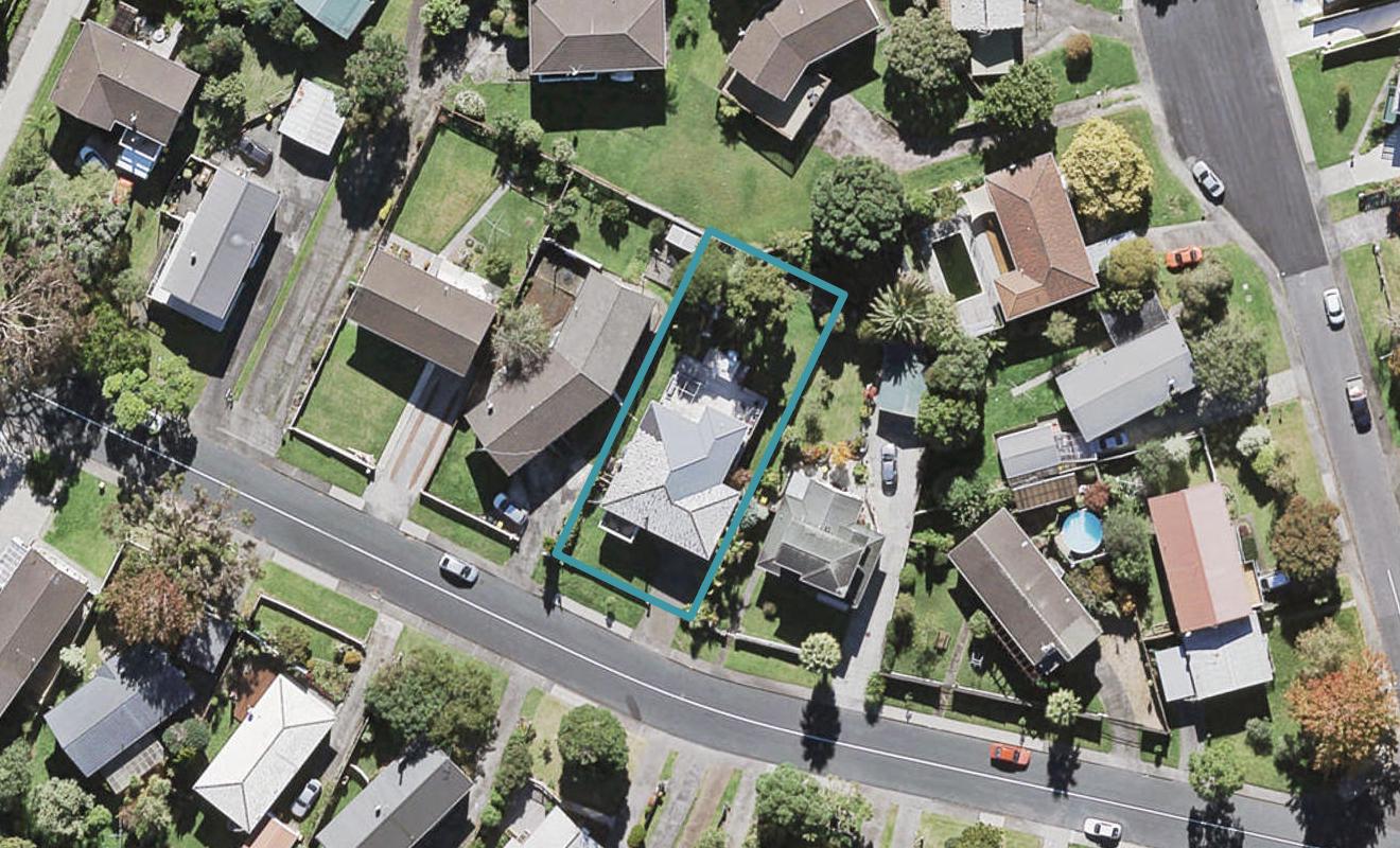 51 Lantana Road, Green Bay, Auckland - Carousel 1
