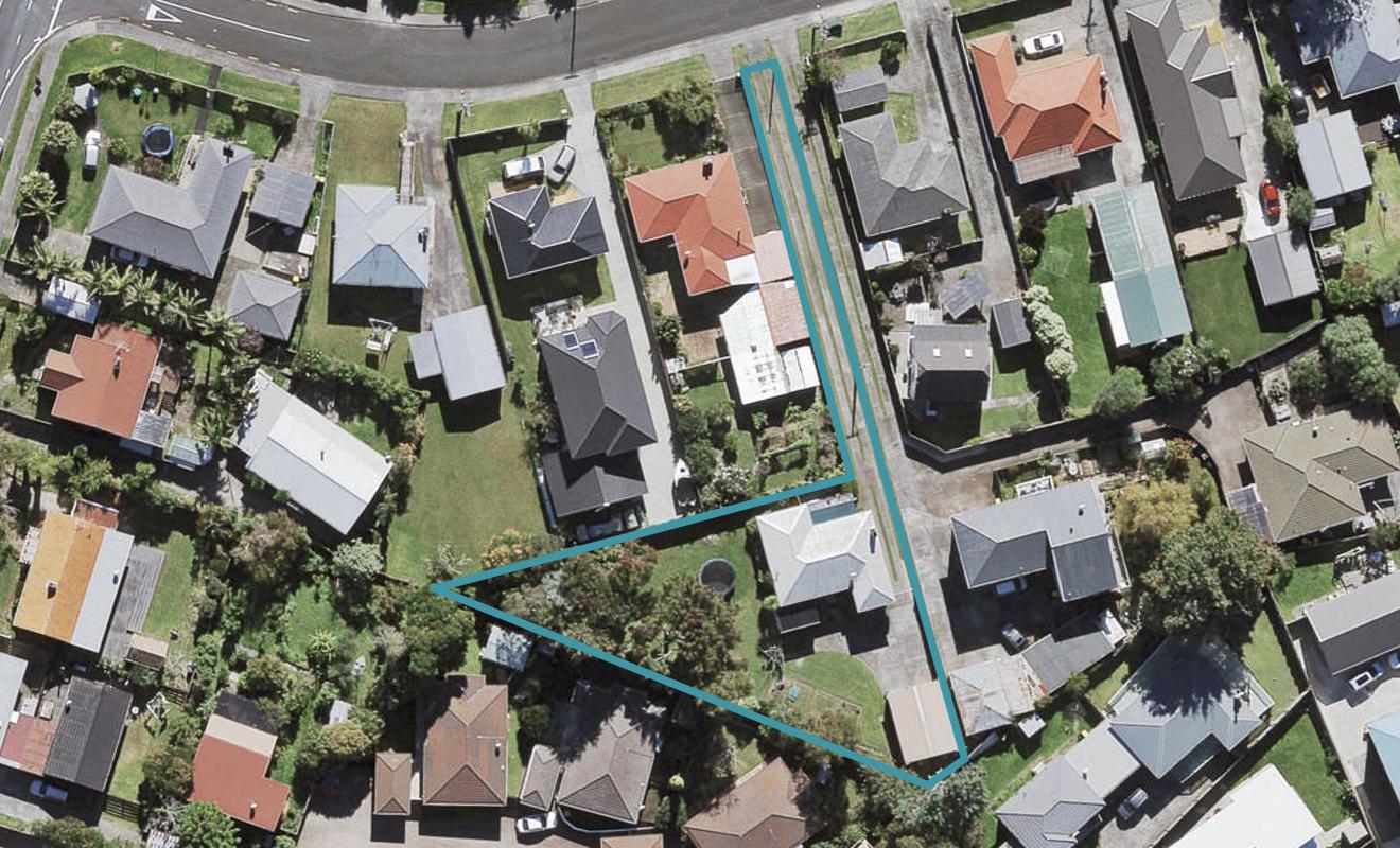 7 Coniston Avenue, Te Atatu South, Auckland - Carousel 1