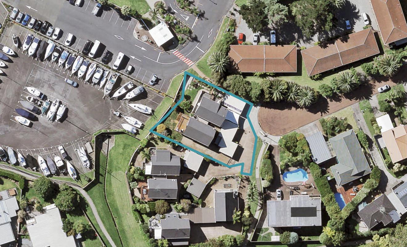 2/3 Pegasus Place, Half Moon Bay, Auckland - Carousel 1