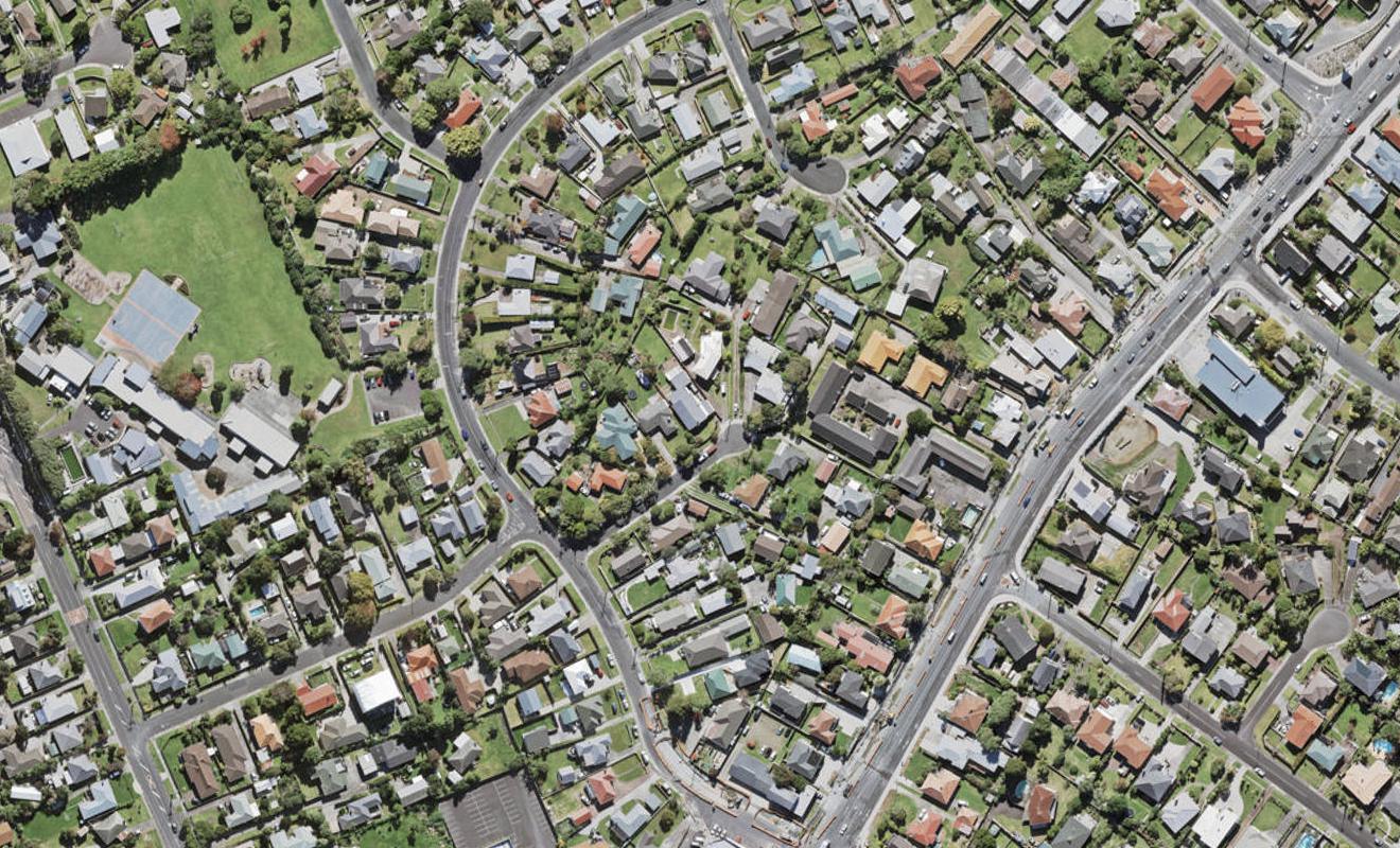 8E Rowan Terrace, Te Atatu South, Auckland - Carousel 1