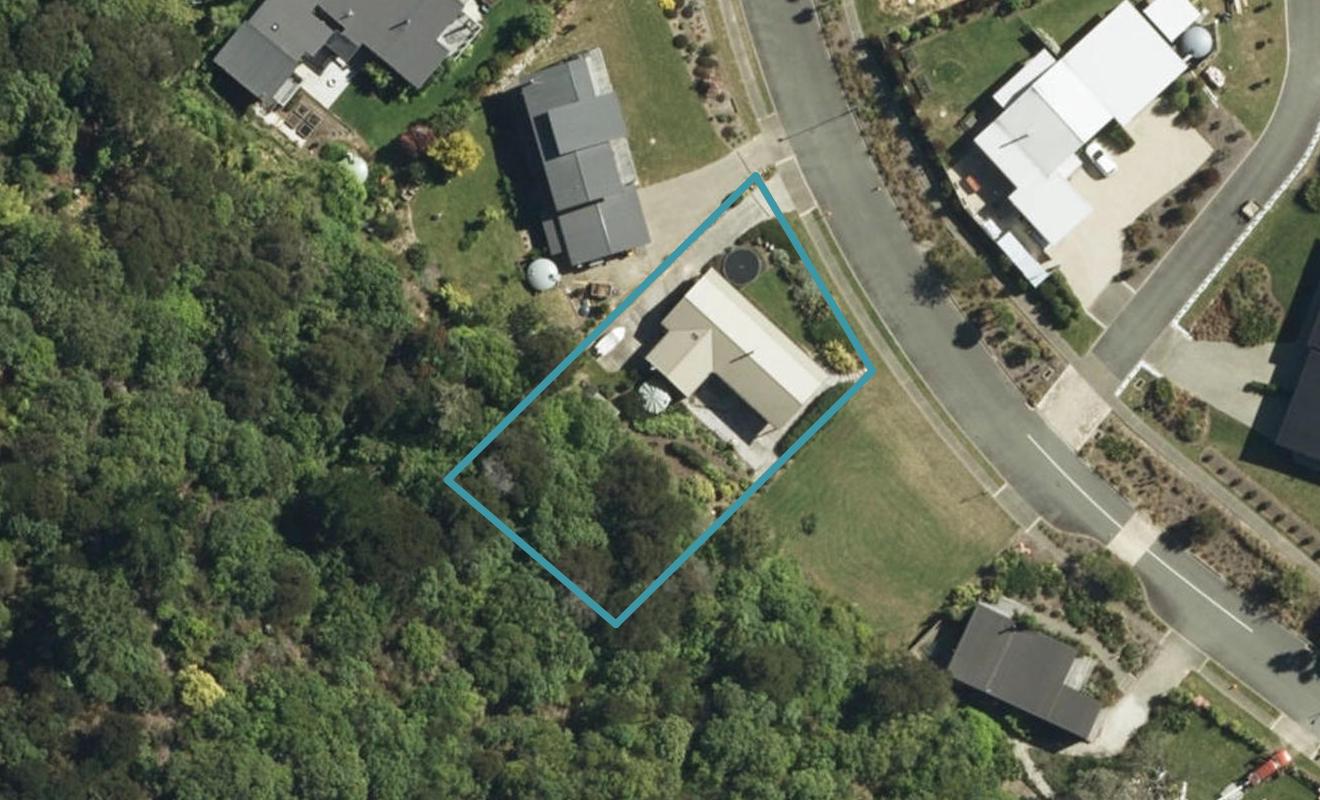 11 Newhaven Crescent, Marahau - Carousel 1