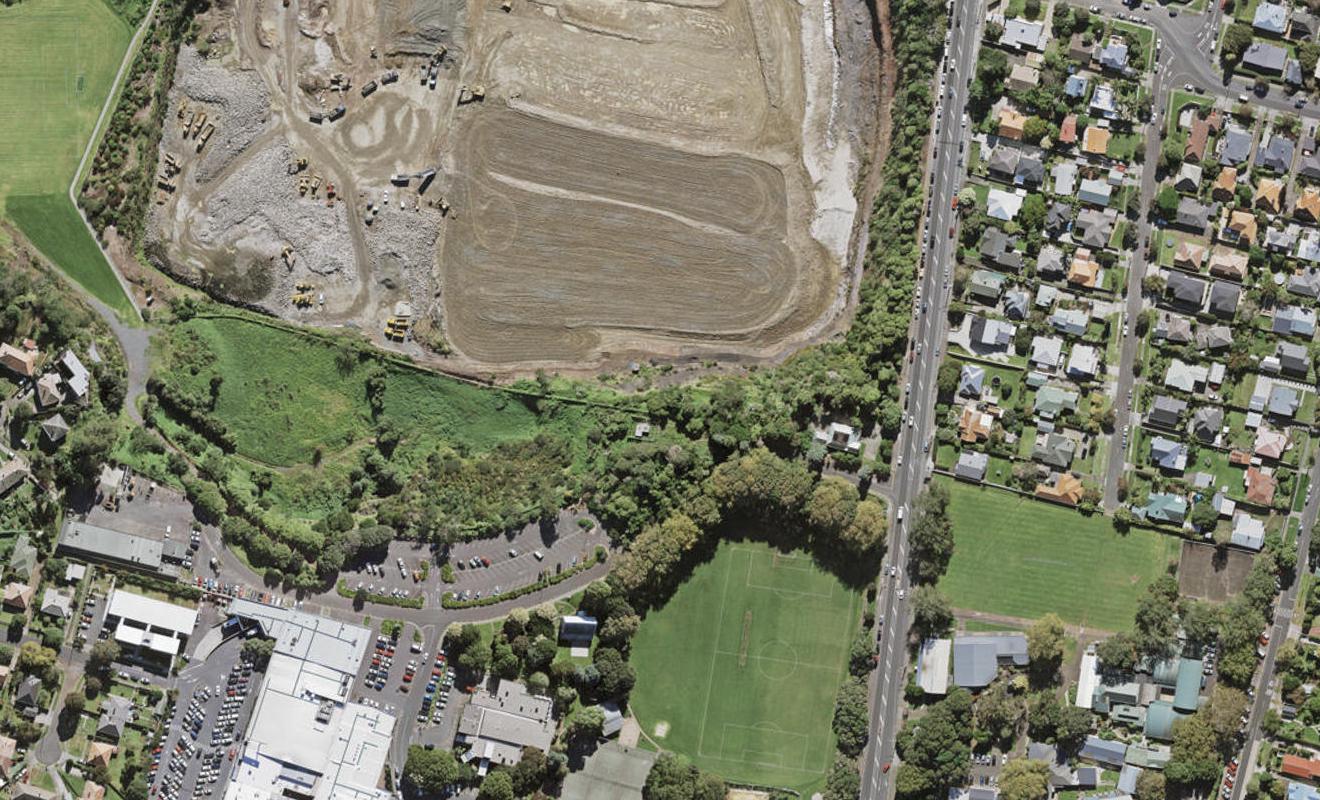2 Pump House Lane, Three Kings, Auckland - Carousel 1
