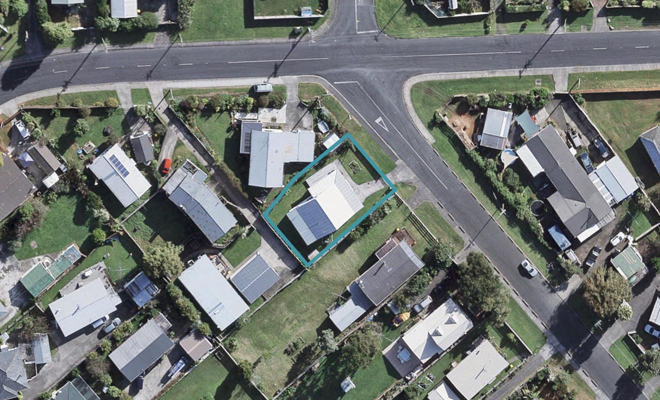 2 Te Moau Avenue, Parakai, Helensville - Carousel 1