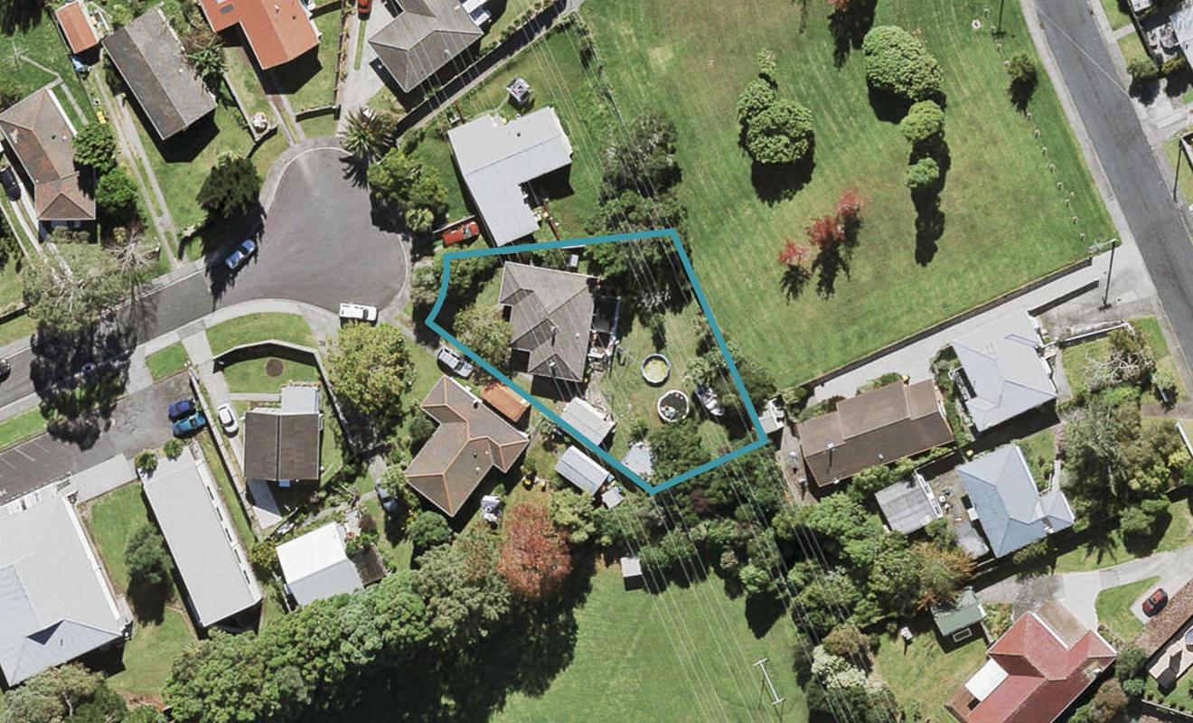 9 Cole Place, Te Atatu South, Auckland - Carousel 1