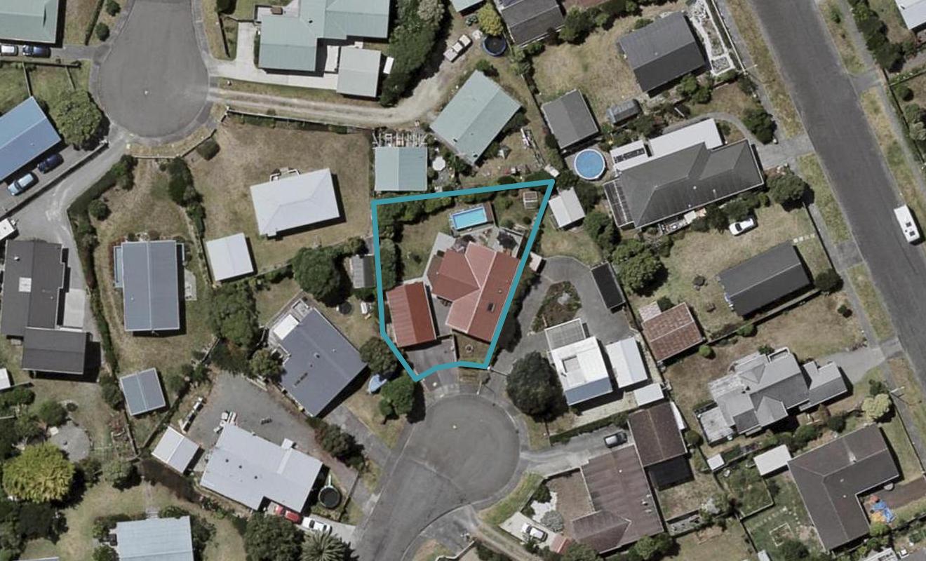 15 Goldie Place, Waikanae Beach, Waikanae - Carousel 1