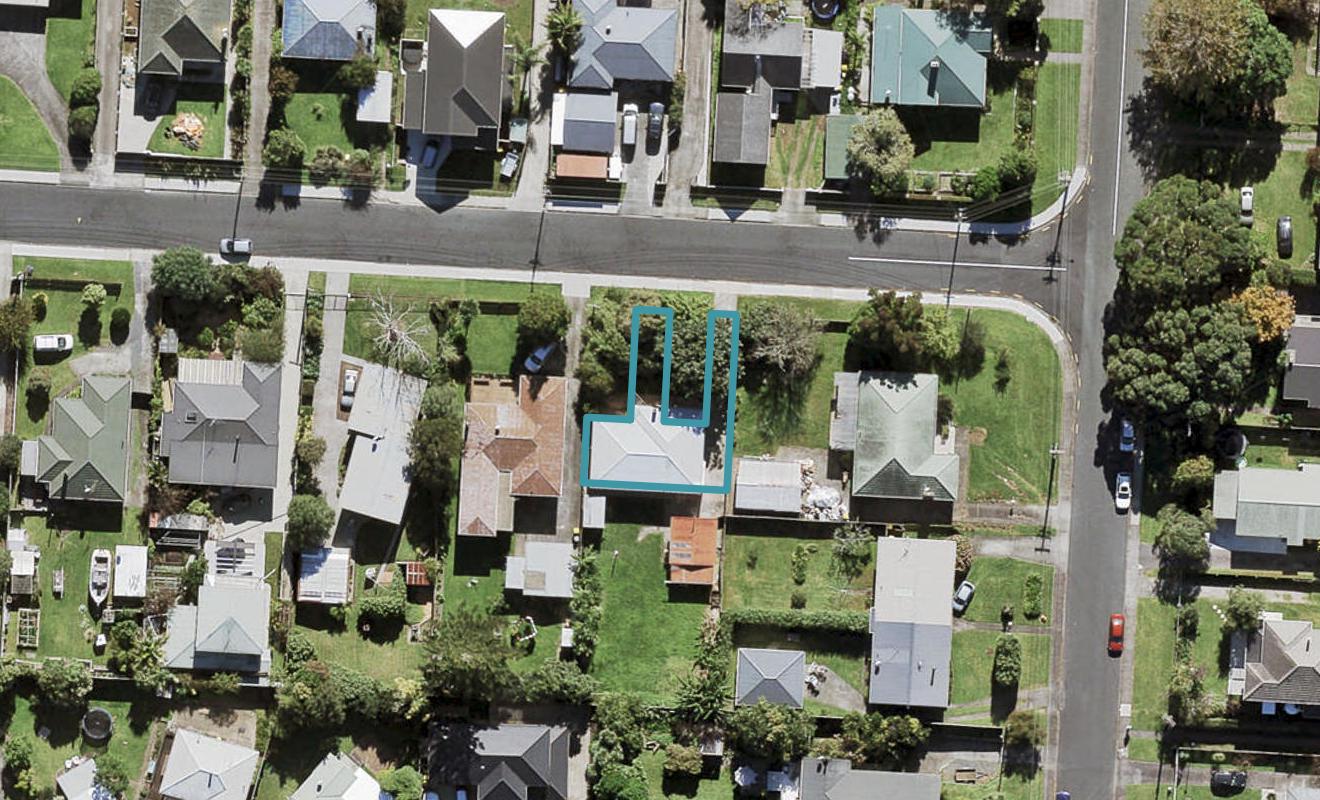2/2 Stokes Avenue, Te Atatu Peninsula, Auckland - Carousel 1