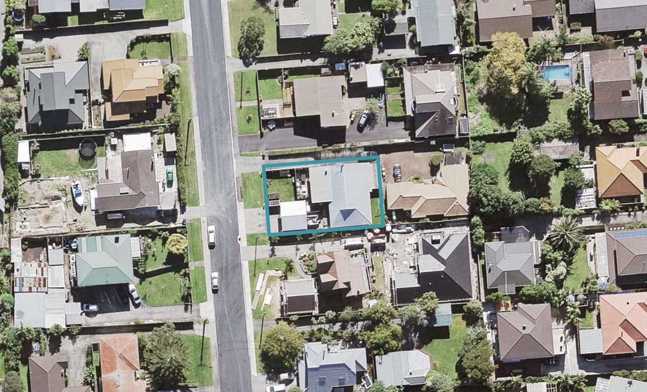 10 Cleve Road, Green Bay, Auckland - Carousel 1