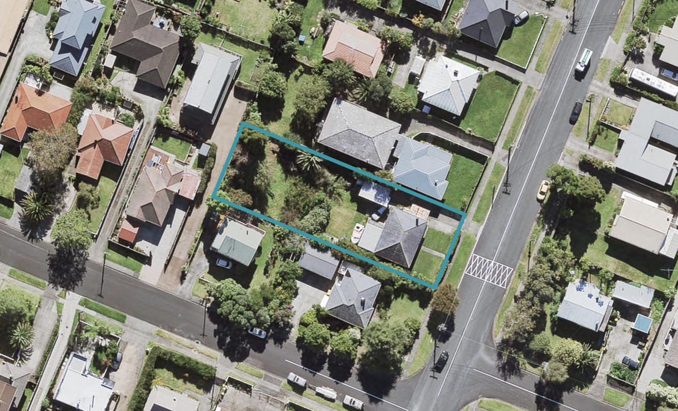 70 Lynwood Road, New Lynn, Auckland - Carousel 1