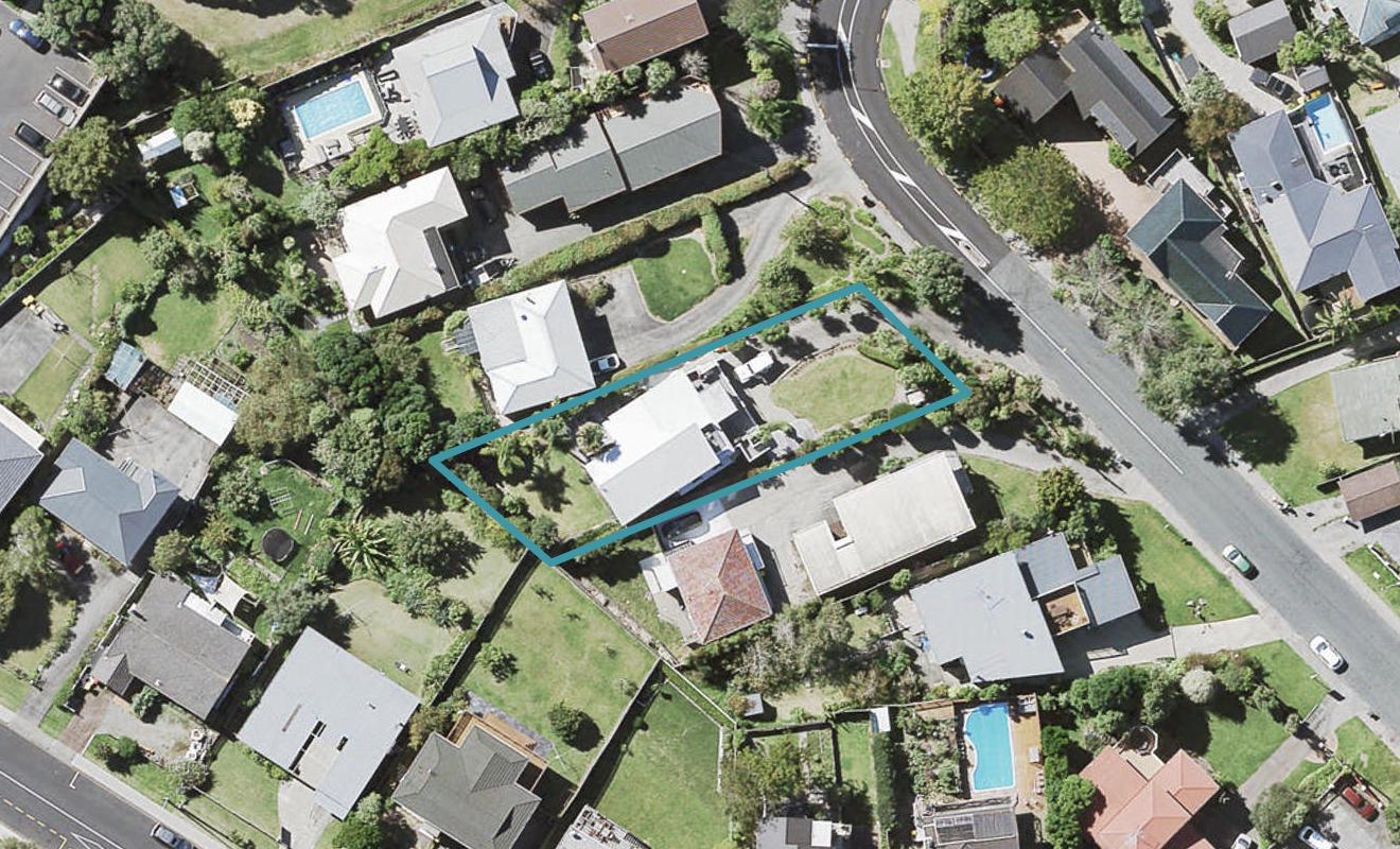 10 Clematis Avenue, Murrays Bay, Auckland - Carousel 1